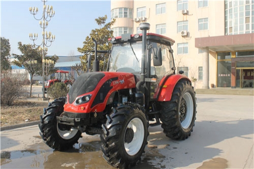 QLN-1304 tractor (130hp 95.6KW 4WD)