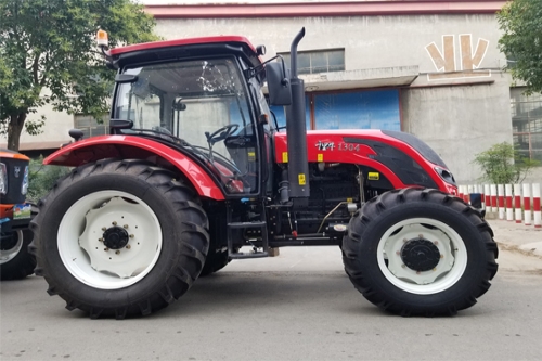 QLN-QK1304 tractor (130hp 95.6KW 4WD)