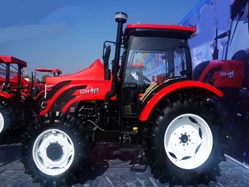 QLN Farm Tractor Can Help Farmers For Farming Lands