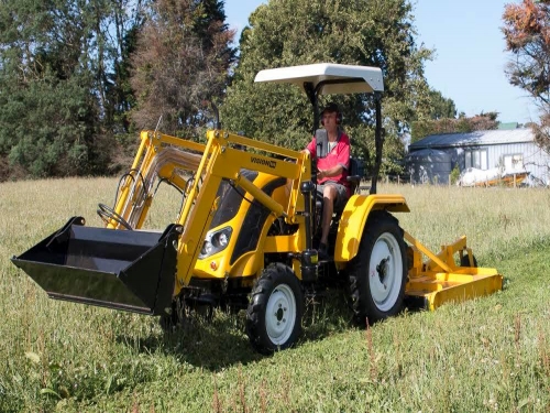 QLN customer visited us to inspect the tractors