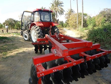 QLN tractor with disc harrow